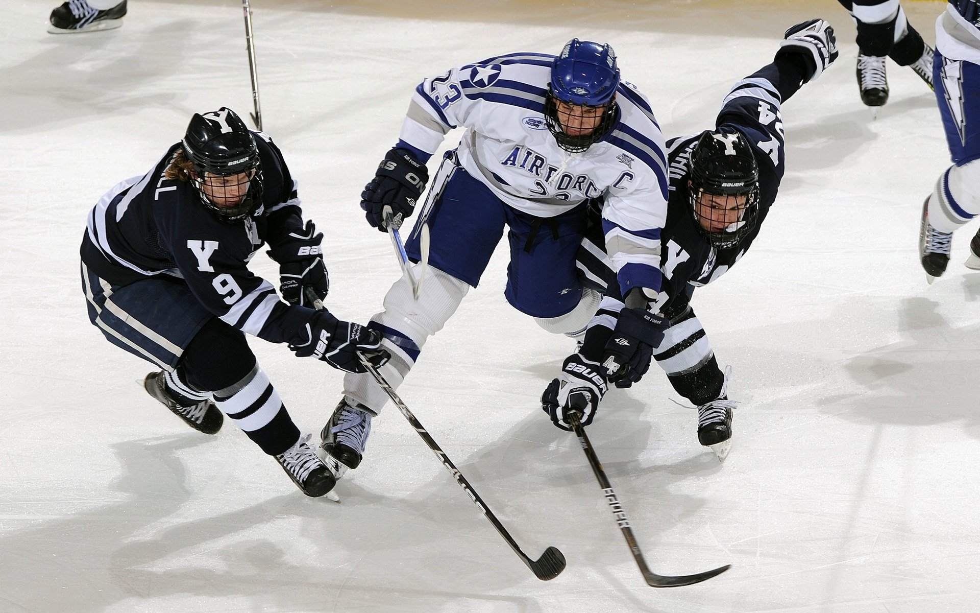 巨头布局：科技、内容、硬件全方位拥抱电竞新时代，电竞企业龙头