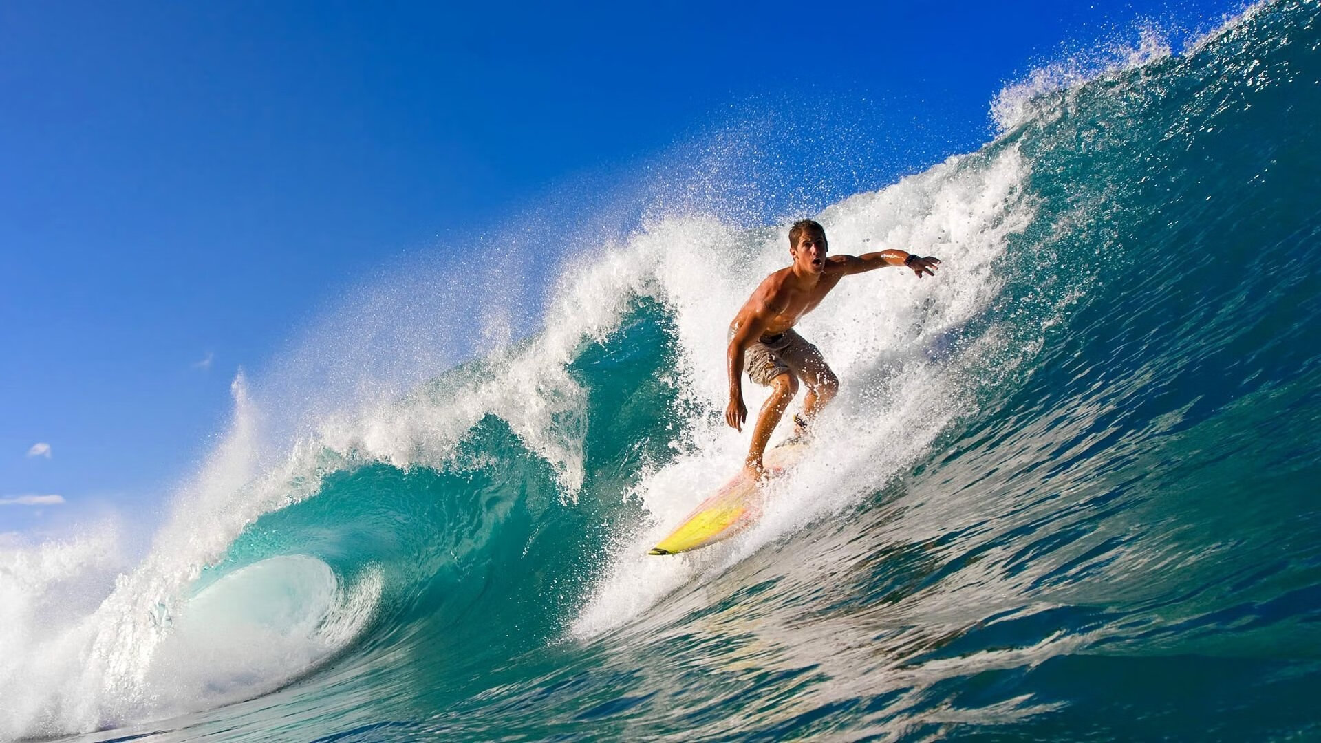 线下比赛逐渐恢复，线上的热度不减，线上比赛和线下比赛有什么区别